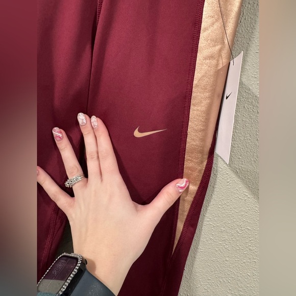 2/$20 NWT Nike Tight Fit Midrise Full Length Legging - Picture 7 of 11